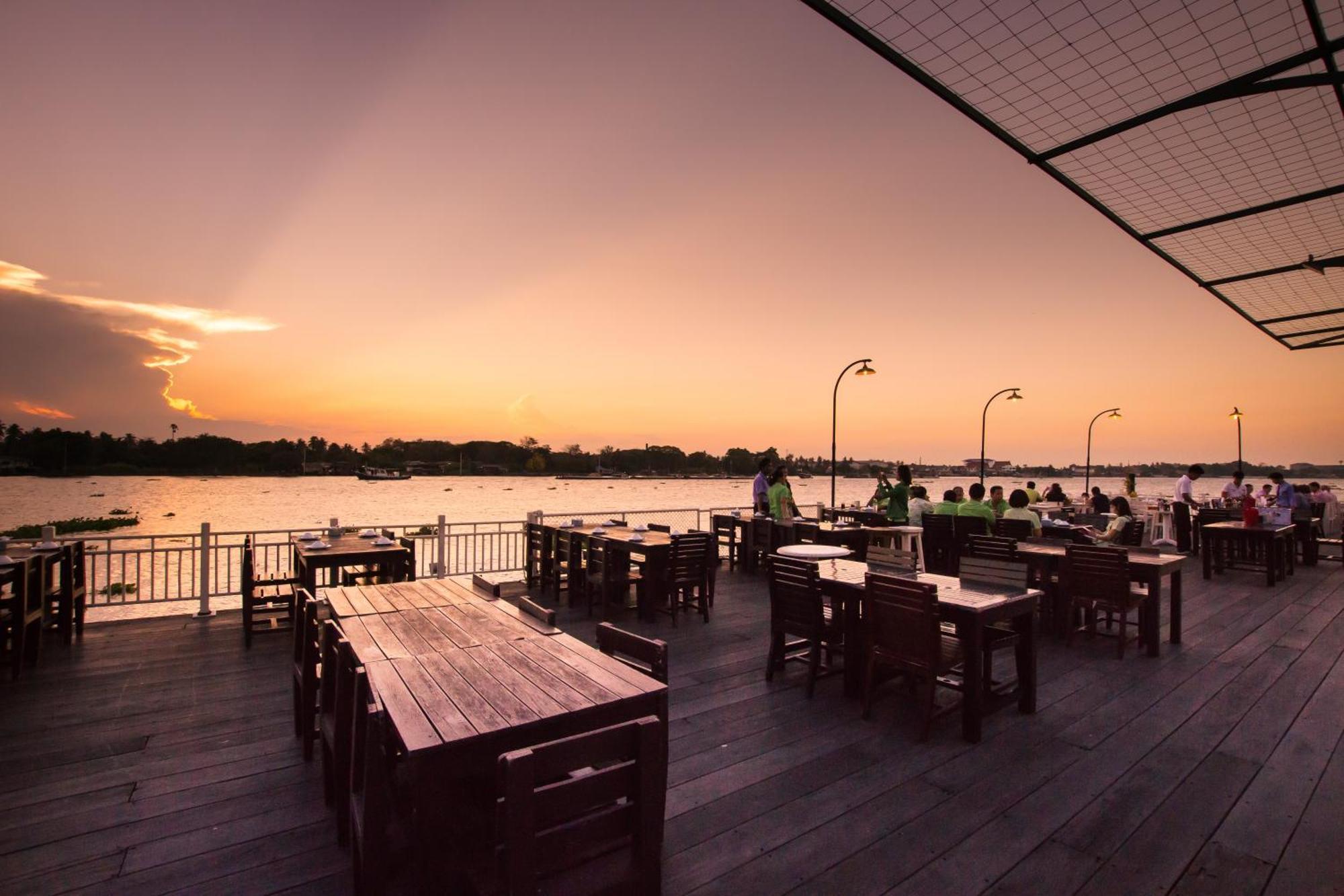Kalanan Riverside Resort Nonthaburi Exterior foto